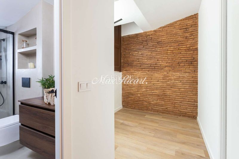 Foto 5316ba53-5e3f-4752-a850-a984a5f92e6c. Casa amb calefacció piscina a Sants Barcelona