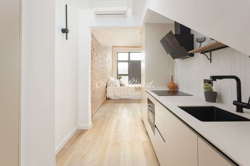 Foto 54130f31-3a17-4df3-8626-91d9dc7d070f. Casa amb calefacció piscina a Sants Barcelona