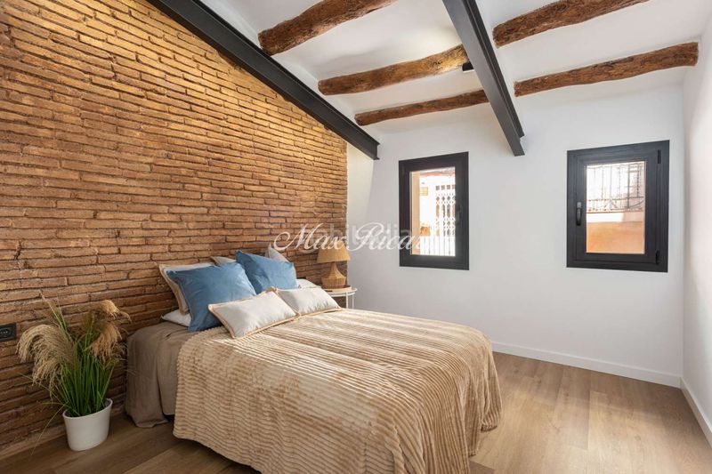 Foto 587c619b-3d39-482a-8478-0608eb55c61d. Casa amb calefacció piscina a Sants Barcelona