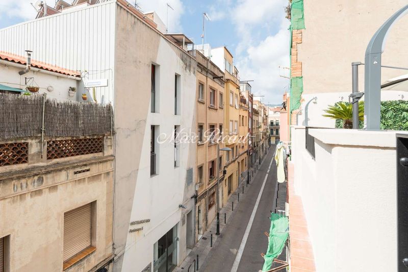 Foto 5f10de62-226f-433a-b72e-522d6a39a271. Casa amb calefacció piscina a Sants Barcelona