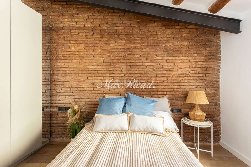 Foto b92d3236-178d-4255-931d-95e49ff0cc6d. Casa amb calefacció piscina a Sants Barcelona