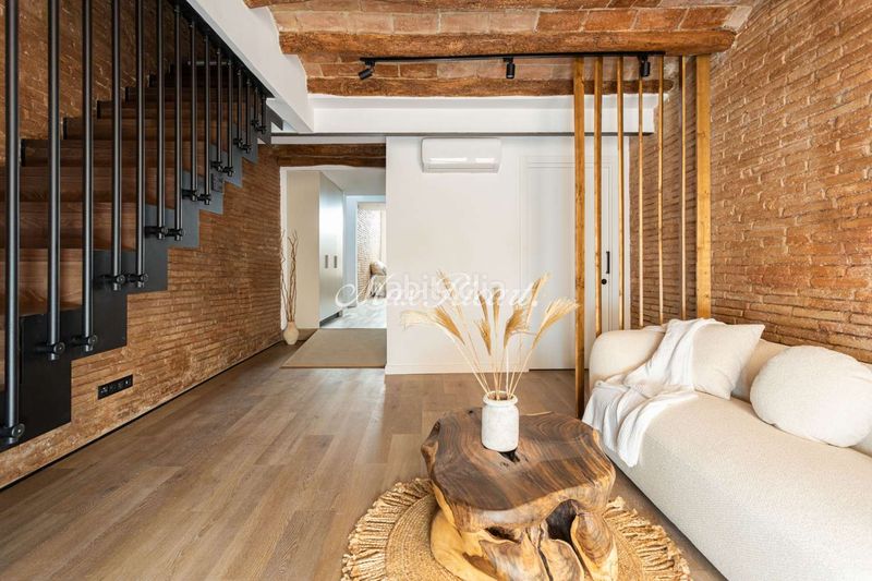 Foto c3d7a234-0409-4a75-9896-2a8a05891fb1. Casa amb calefacció piscina a Sants Barcelona