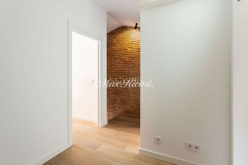 Foto ea8e0ca9-7582-44c2-b857-6ff49e60cf32. Casa amb calefacció piscina a Sants Barcelona
