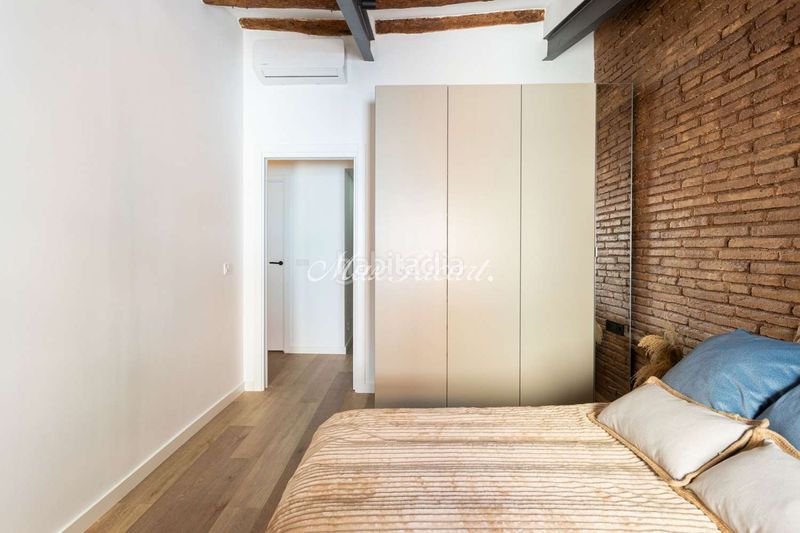 Foto f82289a2-8717-47b9-ae94-583bb557fd30. Casa amb calefacció piscina a Sants Barcelona