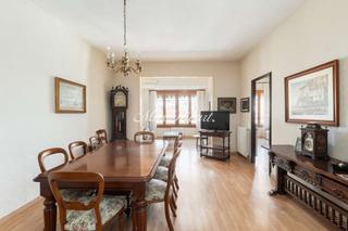 Etagenwohnung in Vila de Gràcia. Amplio piso en jardines de gracia