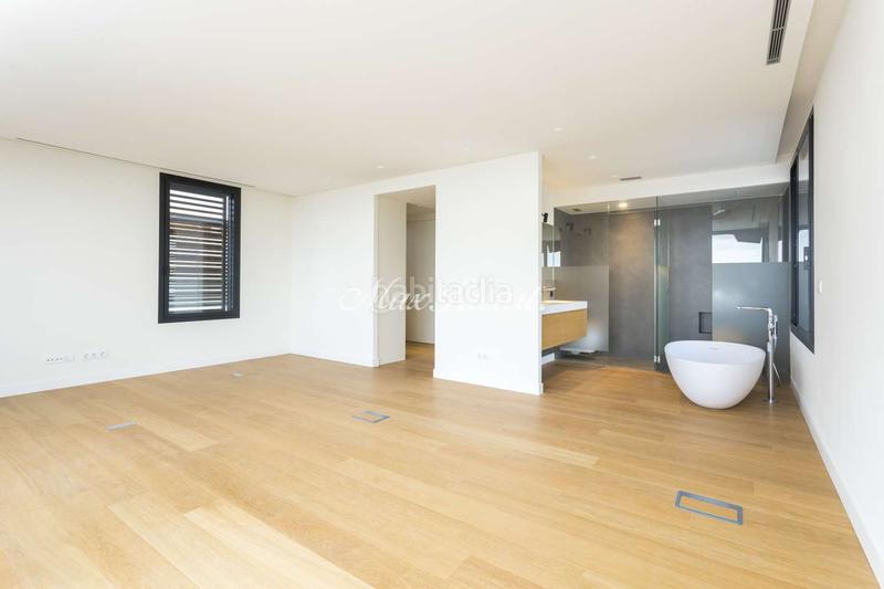 Foto 4a043bab-8c61-4bec-87f6-d60e0c45bd06. Maison avec chauffage parking piscine dans Sarrià Barcelona