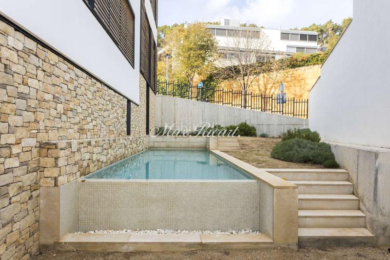 Foto 9a01de0a-39fb-4a10-b477-1ebe68fba1bd. Alquiler casa chalet independiente en can caralleu en Barcelona