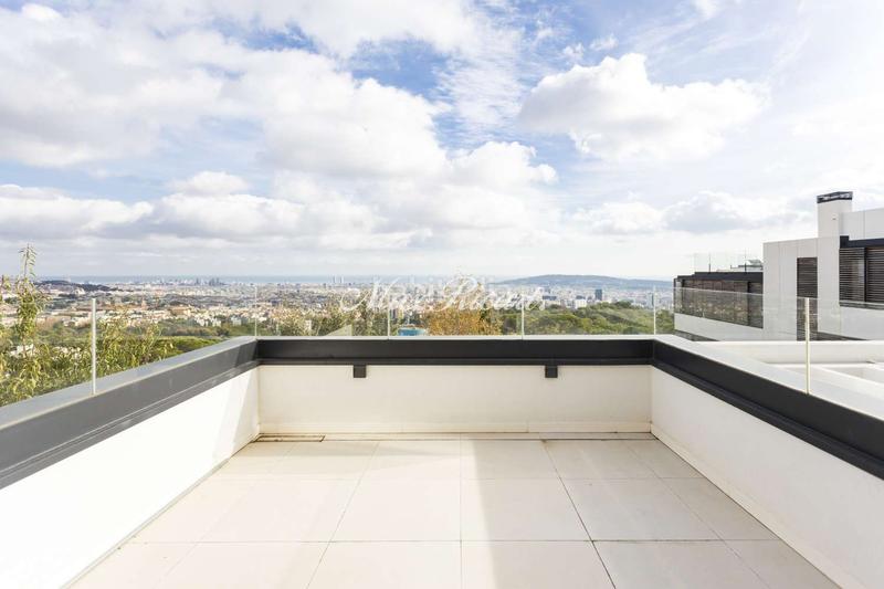 Foto b300be69-fa91-410a-9701-fcf50f86c59f. Alquiler casa chalet independiente en can caralleu en Barcelona