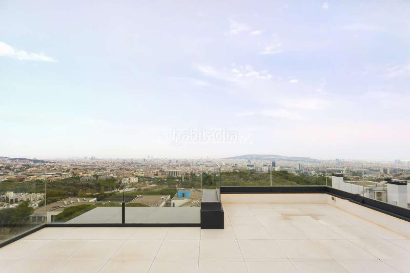 Foto d8a451c0-1886-41ec-8fc0-04a7ef3d9941. Alquiler casa chalet independiente en can caralleu en Barcelona