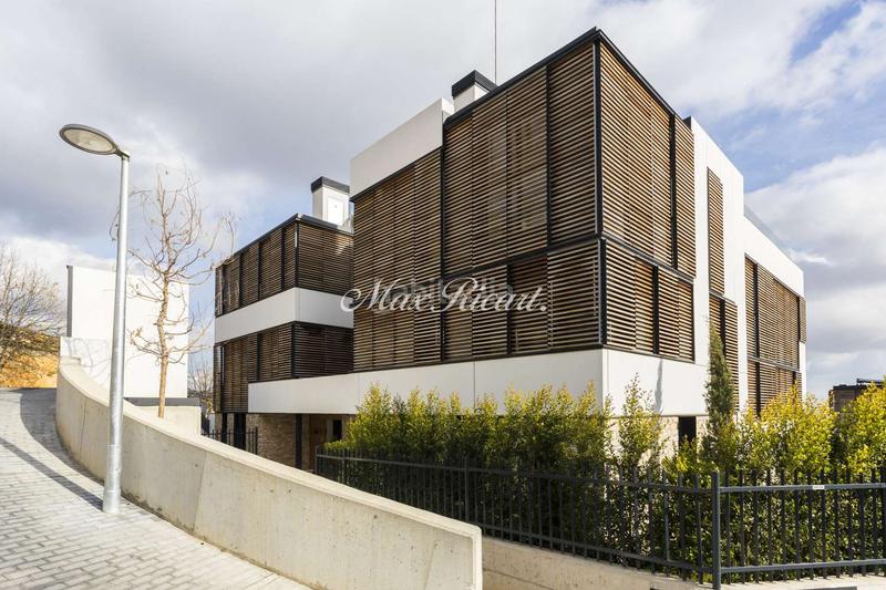 Foto 9dfbd3b6-5a9c-4bb3-807e-cd7640cc0025. Location maison avec chauffage parking piscine dans Barcelona