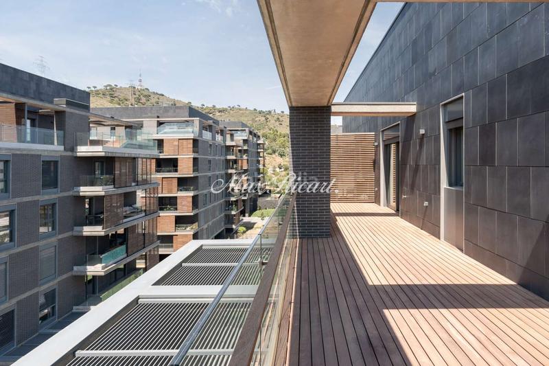 Foto 1cf0d3db-aed3-409e-b641-a421aa79f640. Ático precioso apartamento de obra nueva en Finestrelles Esplugues de Llobregat