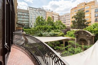 Location Appartement  N/a. Exclusivo piso reformado en finca modernista junto a paseo de gr