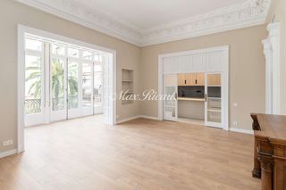 Rent Flat  N/a. Exclusivo piso reformado en finca modernista junto a paseo de gr