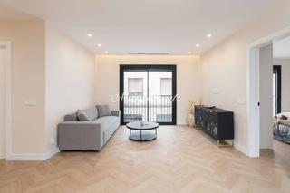 Pis  N/a. Exclusivo piso con terraza y piscina en plaza sants
