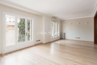 Alquiler Piso en Sant Gervasi - Galvany. Amplio piso con vistas a zona verde en turó park