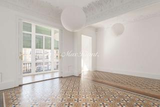 Lloguer Pis  N/a. Propiedad reformada en finca modernista del eixample dret