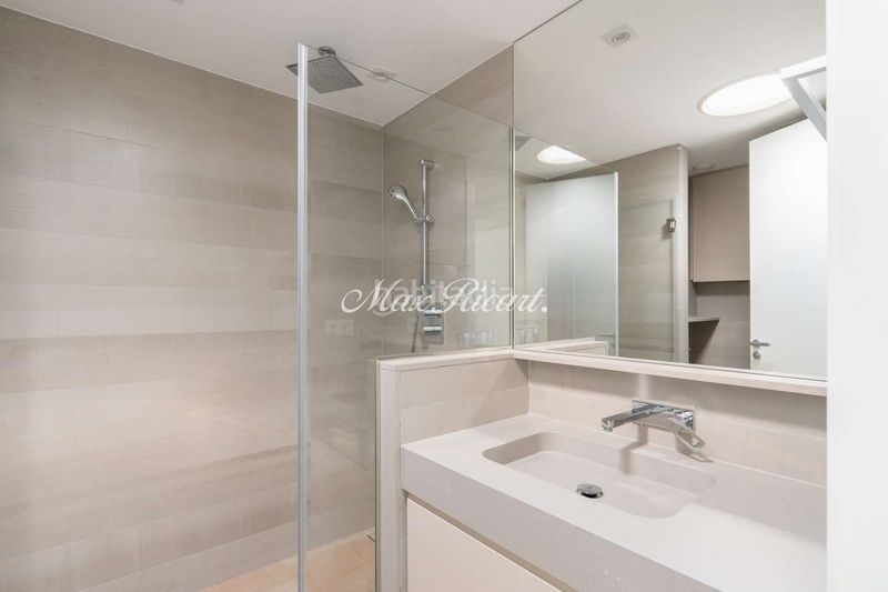 Foto 243245e6-de42-4fd0-be82-972a2f12d5b3. Casa amb calefacció aparcament piscina a Sarrià Barcelona