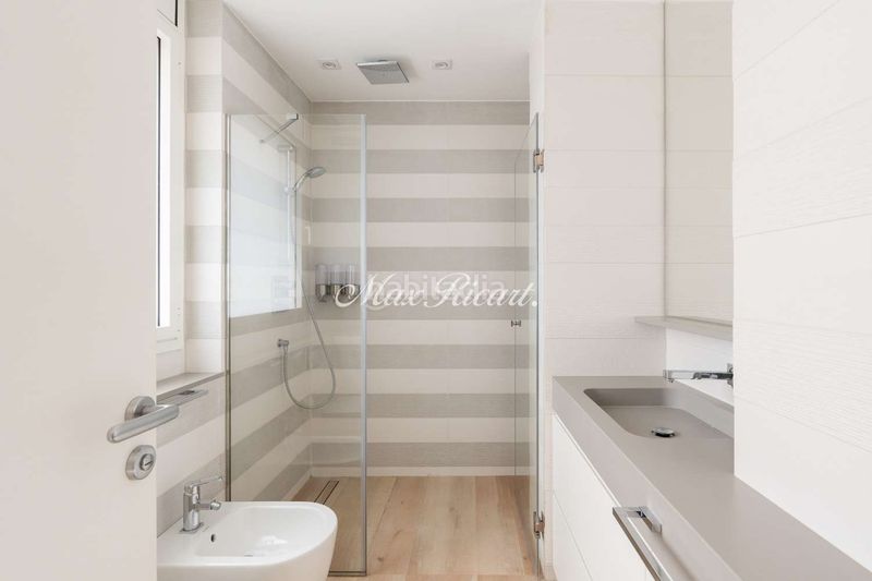 Foto 6dfdaf48-0e71-4c8b-b489-2ba2236d2734. Casa amb calefacció aparcament piscina a Sarrià Barcelona