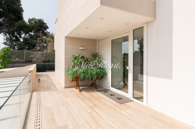Foto 78f3dff3-ca7e-4d98-992c-dead5e1afa43. Casa amb calefacció aparcament piscina a Sarrià Barcelona