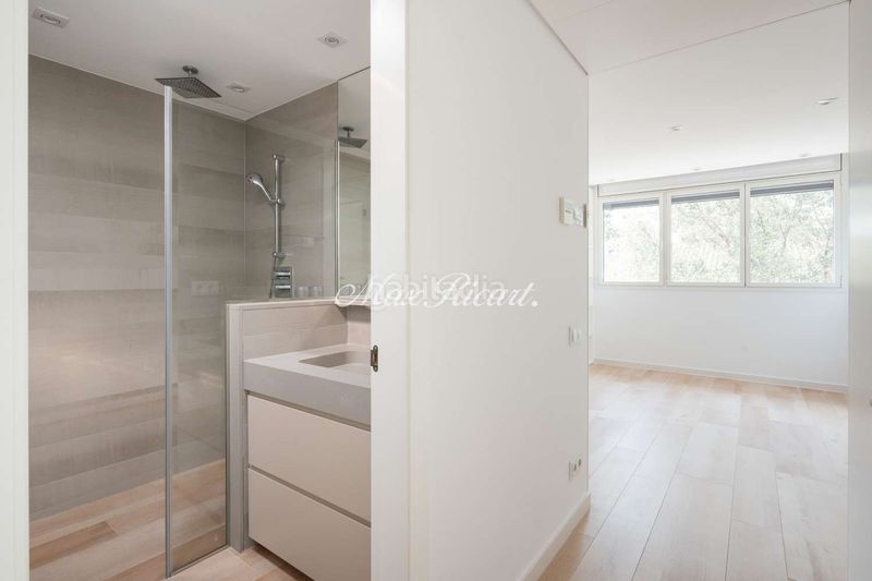 Foto 8b890d32-ea58-4085-8271-352f8163089d. Casa amb calefacció aparcament piscina a Sarrià Barcelona