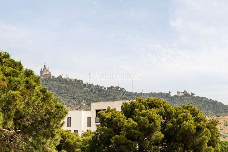 Foto 90b29529-d415-4b2d-8638-66c15192838c. Casa amb calefacció aparcament piscina a Sarrià Barcelona