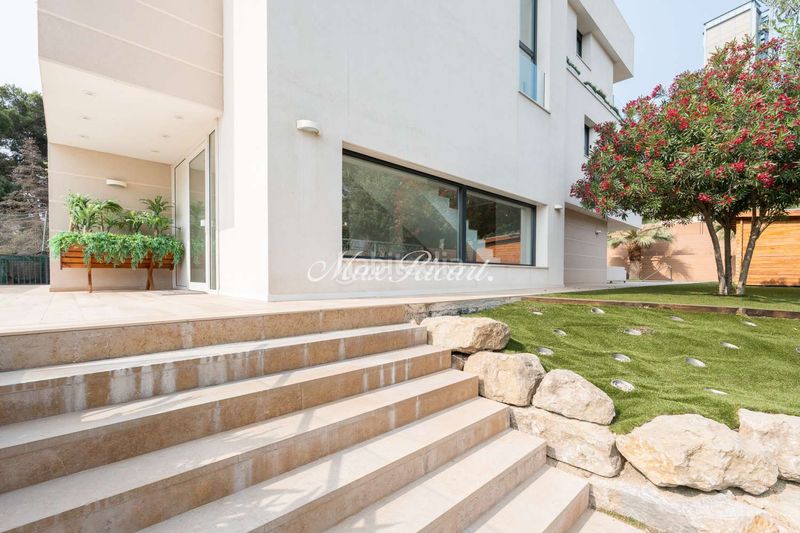 Foto 94da1626-f876-4b37-aad6-701e21e2debf. Casa amb calefacció aparcament piscina a Sarrià Barcelona