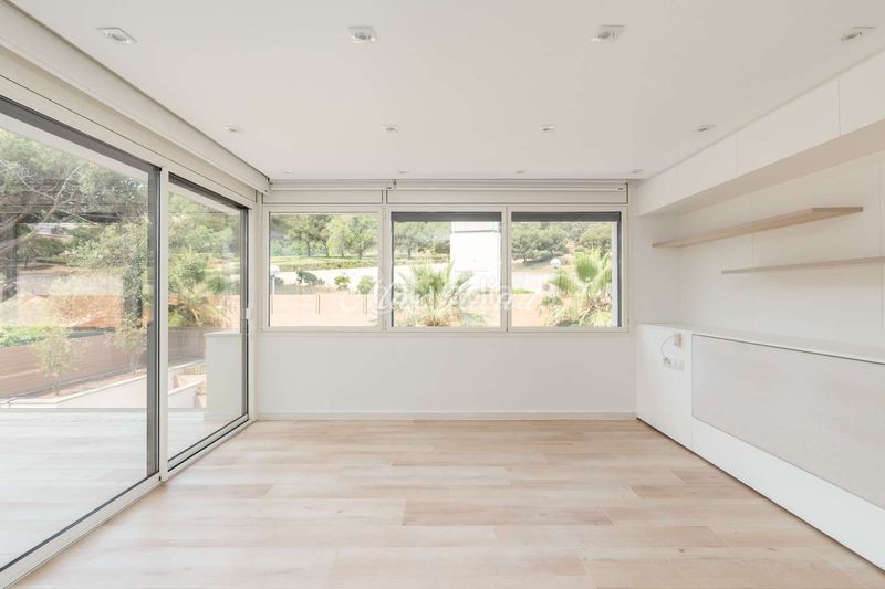 Foto 9bd95442-0304-46c4-94fe-d0576b265dd5. Casa amb calefacció aparcament piscina a Sarrià Barcelona