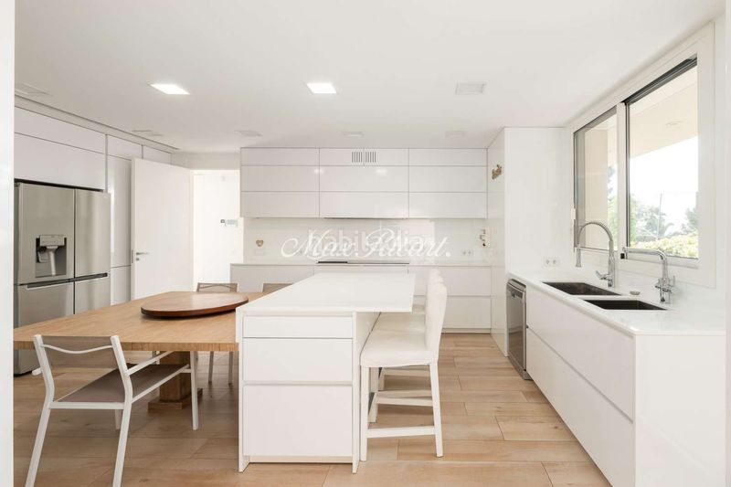 Foto 9c9b2f44-31da-4602-96de-13abe098e7dd. Casa amb calefacció aparcament piscina a Sarrià Barcelona