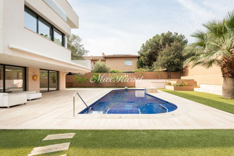 Foto 9ceb8369-b756-4095-ba46-2946d7c11410. Casa amb calefacció aparcament piscina a Sarrià Barcelona