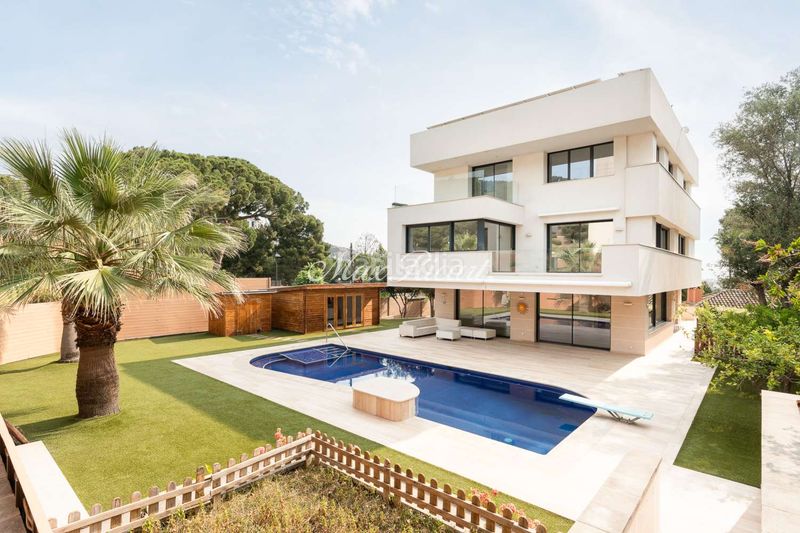 Foto a912e8c4-03fa-46f9-a6f2-46f80b45affa. Casa amb calefacció aparcament piscina a Sarrià Barcelona