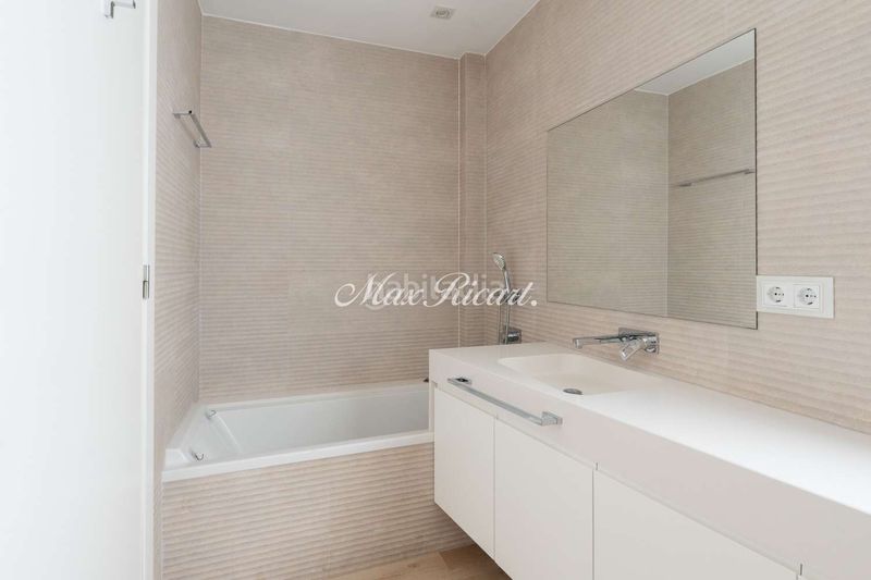Foto b4971807-d7fb-4403-9dd2-e285cd00e3d4. Casa amb calefacció aparcament piscina a Sarrià Barcelona