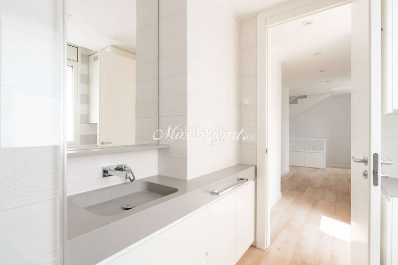 Foto c7ac875c-ce70-40b0-a72a-eb0a74dd9b56. Casa amb calefacció aparcament piscina a Sarrià Barcelona