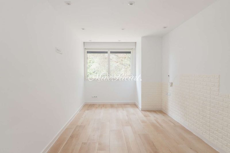 Foto c8343998-14d2-4a95-ac8d-d265ef8b1412. Casa amb calefacció aparcament piscina a Sarrià Barcelona