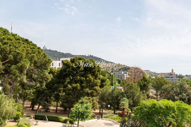 Foto cf0b661d-84f3-4281-bc57-44f5b662735f. Casa amb calefacció aparcament piscina a Sarrià Barcelona
