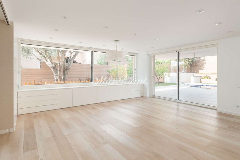 Foto e05d1dd8-4b10-449a-9f10-7c0cdee12f95. Casa amb calefacció aparcament piscina a Sarrià Barcelona
