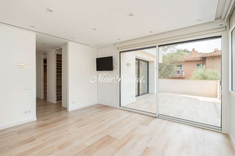 Foto e78fc407-33ef-47ce-869c-e65dc20187d0. Casa amb calefacció aparcament piscina a Sarrià Barcelona