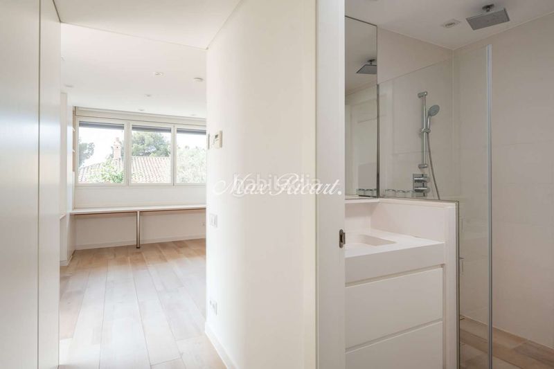 Foto e85e765e-6070-4561-9ad9-1d530a5b663f. Casa amb calefacció aparcament piscina a Sarrià Barcelona