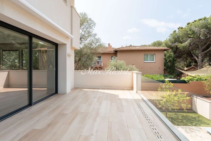 Foto ebca32fc-60b6-4520-bdca-e9319f69d711. Casa amb calefacció aparcament piscina a Sarrià Barcelona