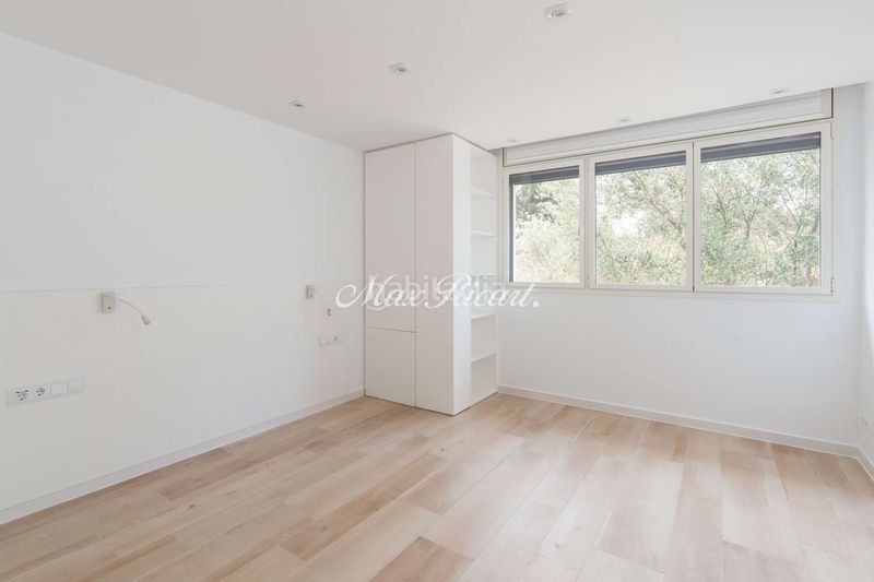 Foto f36100d4-d179-44bb-80d7-5a39e4122864. Casa amb calefacció aparcament piscina a Sarrià Barcelona