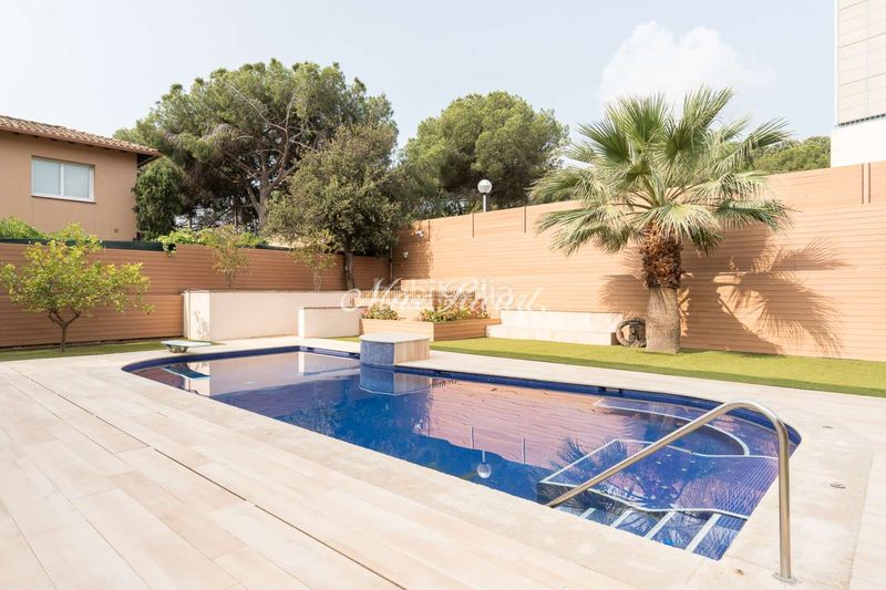 Foto fb69c7b5-bda9-468c-9300-89cb4007c01d. Casa amb calefacció aparcament piscina a Sarrià Barcelona