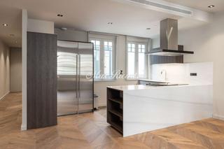 Location Appartement  N/a. Magnífica reforma en ciutat vella.