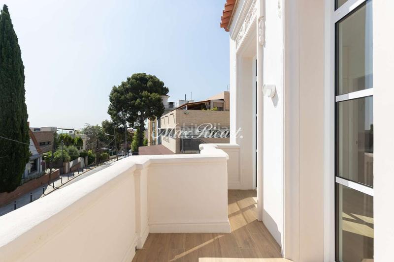 Foto ab6ced4c-6aac-47b3-8b82-e23f277e21f3. Alquiler casa preciosa y rodeada de luz en sarriá en Barcelona