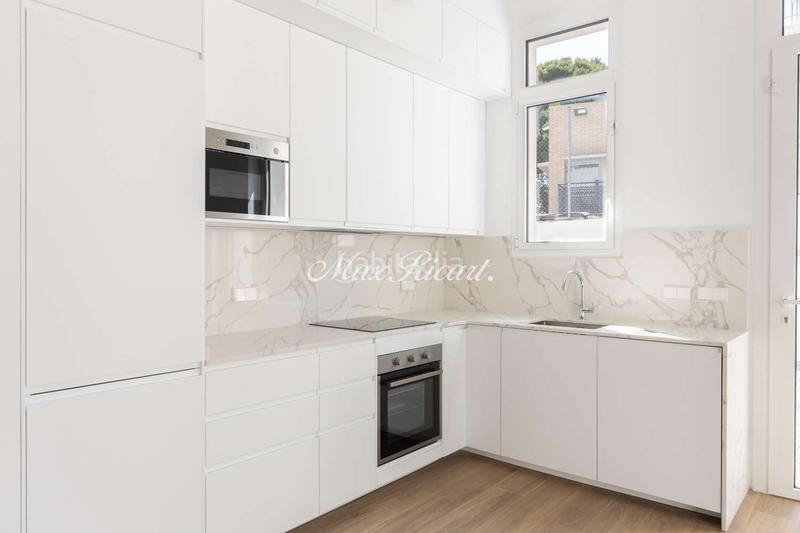 Foto f30d4396-d8a3-4f20-8f2f-774d1e8e909c. Alquiler casa preciosa y rodeada de luz en sarriá en Barcelona