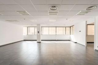 Rent Office space in L´Antiga Esquerra de l´Eixample. Luminosa oficina en avenida diagonal