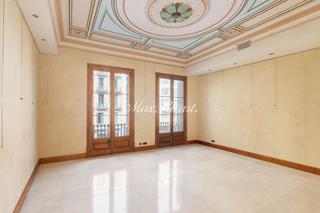 Flat  N/a. Exclusiva joya modernista en rambla de catalunya  130m  3 hab