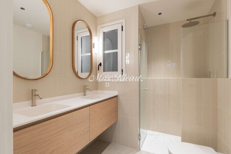 Foto d28845ac-198e-4734-a6f2-cd2fe8d54377. Pis amb calefacció a Raval Barcelona