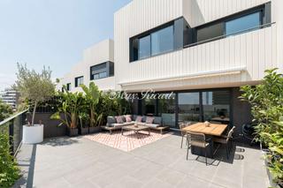 Rent House in Finestrelles. Impresionante casa adosada en ciudad diagonal