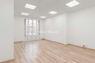 Miete Büro in Dreta de l´Eixample. Oficina con balcón en rambla catalunya