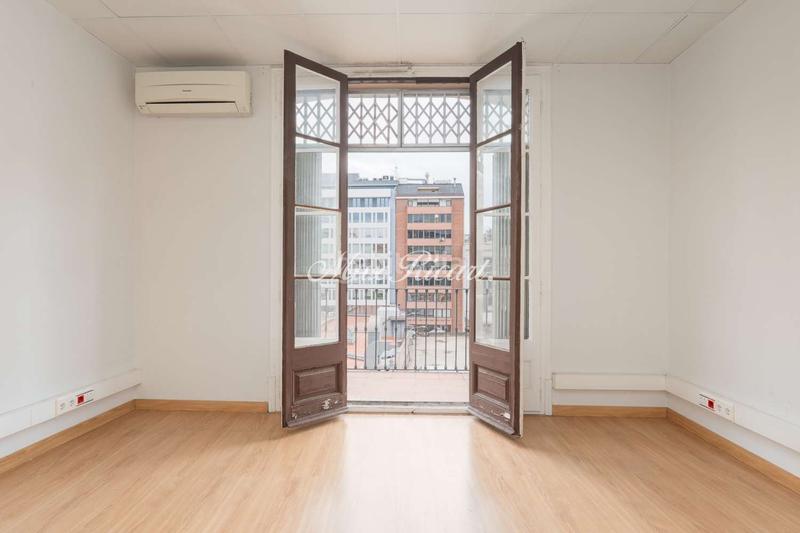 Foto 501dbf8e-9f1a-42c6-a534-7630f6f3b6f7. Miete büro mit heizung in Dreta de l´Eixample Barcelona