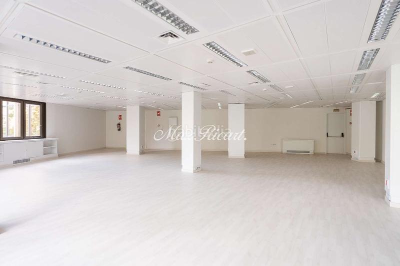 Foto 4af1af62-2dae-4aa8-a1bf-147537e2a38a. Location bureau avec chauffage parking dans Barri de les Corts Barcelona